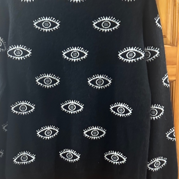 Stylish Black Sweater with Eye Pattern - Picture 3 of 3